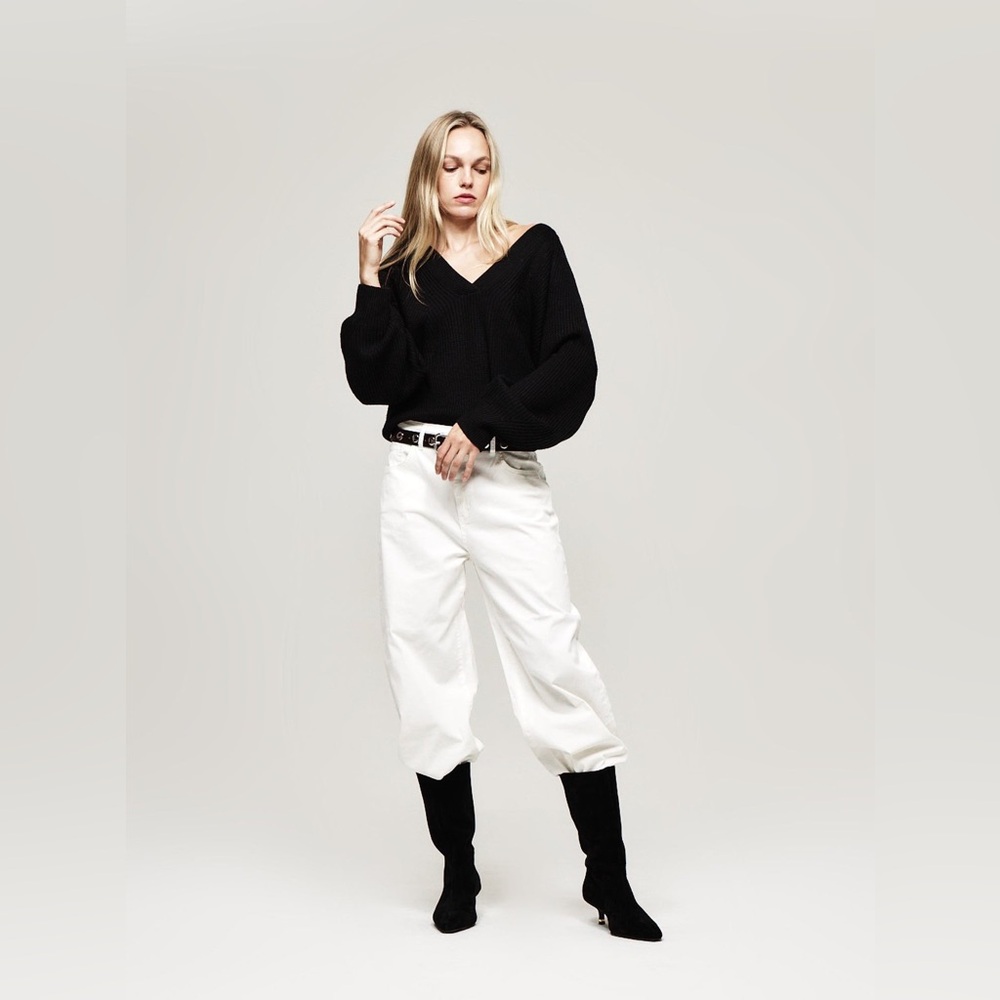 THE RESET‎ MUST-HAVE V-NECK SWEATER SZ S